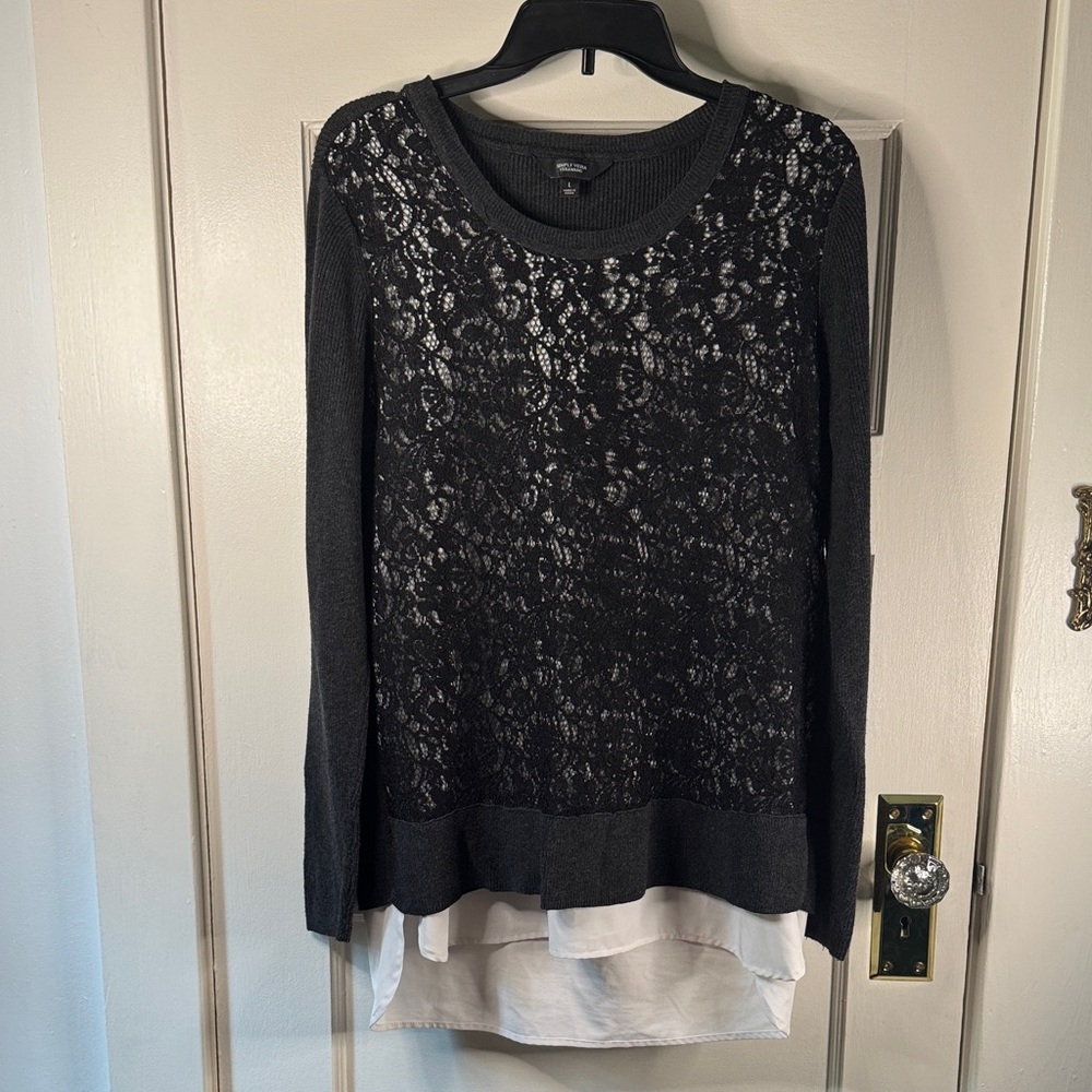 Simply Vera Wang Black Lace Overlay Grey Sweater with White Hem - L